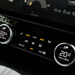 Jaguar F-Pace 3.0 F-Pace R-Dynamic SE D MHEV AWD Auto 4WD 5dr 1