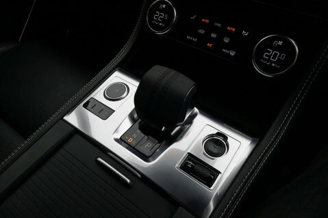 Jaguar F-Pace 3.0 F-Pace R-Dynamic SE D MHEV AWD Auto 4WD 5dr 36