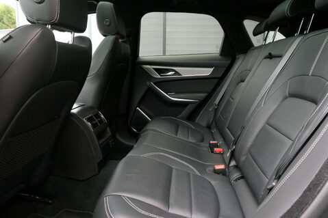 Jaguar F-Pace 3.0 F-Pace R-Dynamic SE D MHEV AWD Auto 4WD 5dr 45