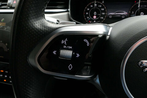 Jaguar F-Pace 3.0 F-Pace R-Dynamic SE D MHEV AWD Auto 4WD 5dr 38