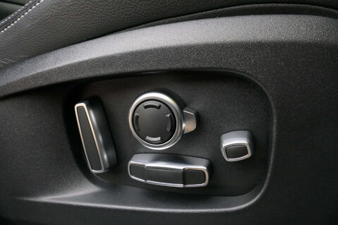 Jaguar F-Pace 3.0 F-Pace R-Dynamic SE D MHEV AWD Auto 4WD 5dr 25