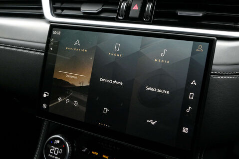 Jaguar F-Pace 3.0 F-Pace R-Dynamic SE D MHEV AWD Auto 4WD 5dr 28