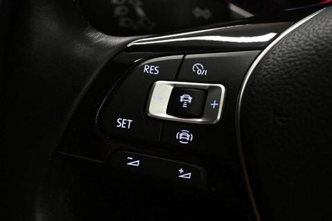 Volkswagen T-Roc 1.5 T-Roc Design TSi Evo Semi-Auto 5dr 33