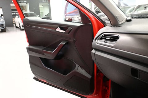 Volkswagen T-Roc 1.5 T-Roc Design TSi Evo Semi-Auto 5dr 39