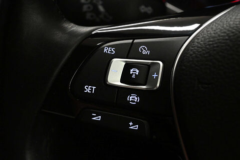 Volkswagen T-Roc 1.5 T-Roc Design TSi Evo Semi-Auto 5dr 33