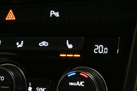 Volkswagen T-Roc 1.5 T-Roc Design TSi Evo Semi-Auto 5dr 8