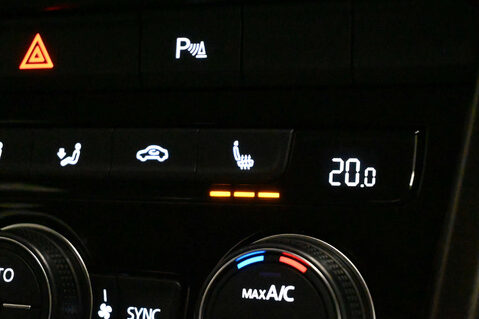 Volkswagen T-Roc 1.5 T-Roc Design TSi Evo Semi-Auto 5dr 8