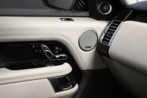 Land Rover Range Rover 4.4 Range Rover Vogue SE SDV8 Auto 4WD 5dr 40