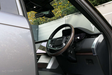 Land Rover Range Rover 3.0 Range Rover Autobiography D MHEV Auto 4WD 5dr 32