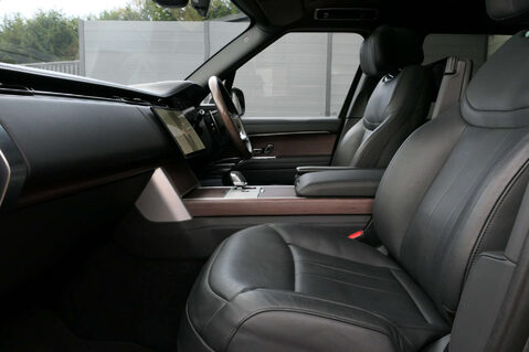 Land Rover Range Rover 3.0 Range Rover Autobiography D MHEV Auto 4WD 5dr 45