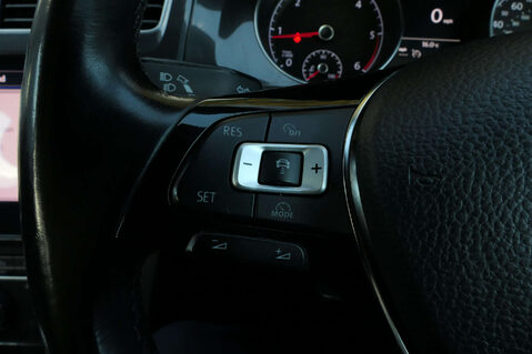 Volkswagen Golf 2.0 Golf SE Nav TDI BlueMotion Technology Semi-Auto 5dr 34