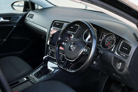 Volkswagen Golf 2.0 Golf SE Nav TDI BlueMotion Technology Semi-Auto 5dr 20