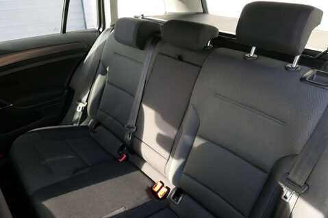 Volkswagen Golf 2.0 Golf SE Nav TDI BlueMotion Technology Semi-Auto 5dr 5