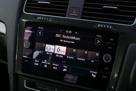 Volkswagen Golf 2.0 Golf SE Nav TDI BlueMotion Technology Semi-Auto 5dr 28