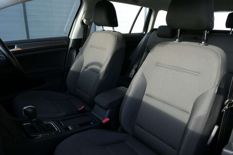 Volkswagen Golf 2.0 Golf SE Nav TDI BlueMotion Technology Semi-Auto 5dr 4