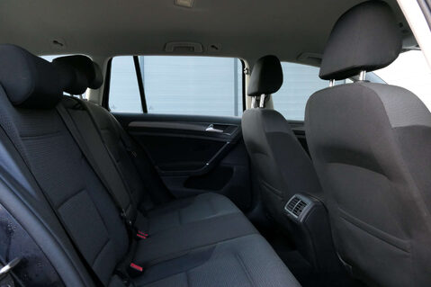 Volkswagen Golf 2.0 Golf SE Nav TDI BlueMotion Technology Semi-Auto 5dr 37