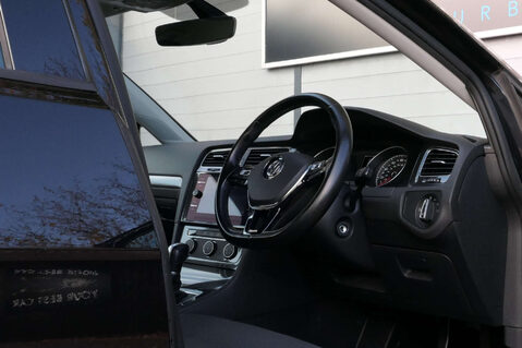 Volkswagen Golf 2.0 Golf SE Nav TDI BlueMotion Technology Semi-Auto 5dr 21