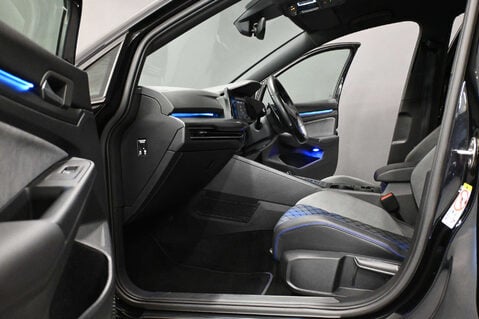 Volkswagen Golf 2.0 Golf R TSi 4Motion Semi-Auto 4WD 5dr 19