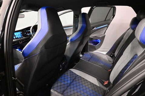 Volkswagen Golf 2.0 Golf R TSi 4Motion Semi-Auto 4WD 5dr 8