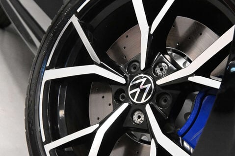 Volkswagen Golf 2.0 Golf R TSi 4Motion Semi-Auto 4WD 5dr 33