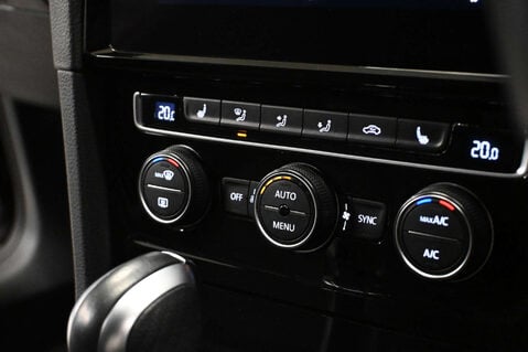 Volkswagen Golf 2.0 Golf R TSi 4Motion Semi-Auto 4WD 5dr 41