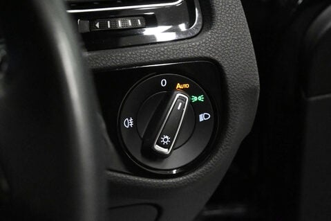 Volkswagen Golf 2.0 Golf R TSi 4Motion Semi-Auto 4WD 5dr 31