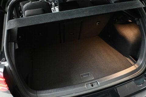 Volkswagen Golf 2.0 Golf R TSi 4Motion Semi-Auto 4WD 5dr 53