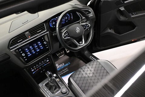 Volkswagen Tiguan 2.0 Tiguan R-Line TDI 4Motion Semi-Auto 4WD 5dr 4