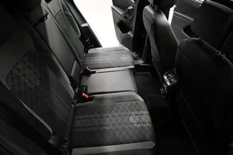 Volkswagen Tiguan 2.0 Tiguan R-Line TDI 4Motion Semi-Auto 4WD 5dr 57