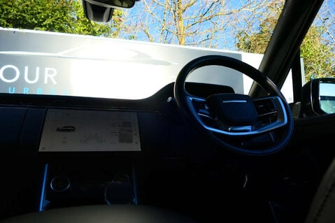 Land Rover Range Rover 3.0 Range Rover SE MHEV Auto 4WD 5dr 32