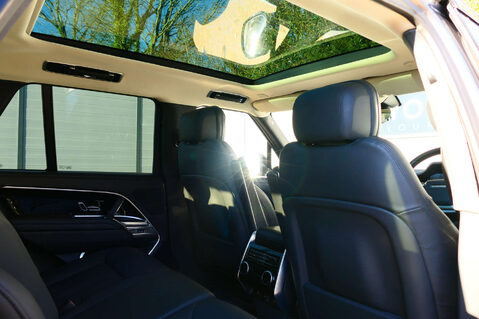 Land Rover Range Rover 3.0 Range Rover SE MHEV Auto 4WD 5dr 7