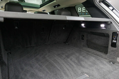 Land Rover Range Rover 3.0 Range Rover SE MHEV Auto 4WD 5dr 17