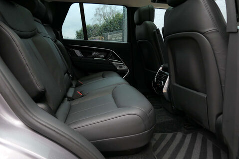 Land Rover Range Rover 3.0 Range Rover SE MHEV Auto 4WD 5dr 22
