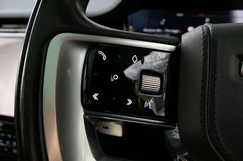 Land Rover Range Rover 3.0 Range Rover SE MHEV Auto 4WD 5dr 52