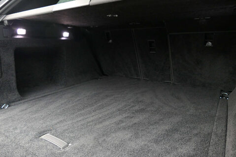 Land Rover Range Rover 3.0 Range Rover SE MHEV Auto 4WD 5dr 18