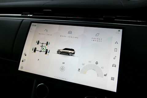 Land Rover Range Rover 3.0 Range Rover SE MHEV Auto 4WD 5dr 40