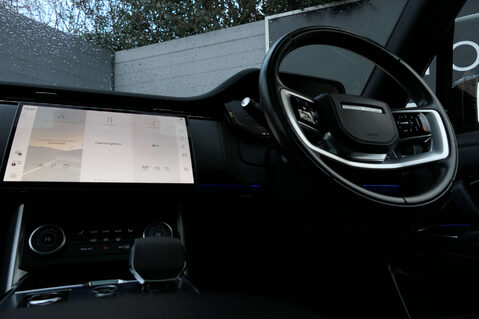 Land Rover Range Rover 3.0 Range Rover SE MHEV Auto 4WD 5dr 32