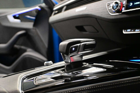 Audi A4 2.0 A4 Vorsprung 40 TDI MHEV Q Semi-Auto 4WD 5dr 14