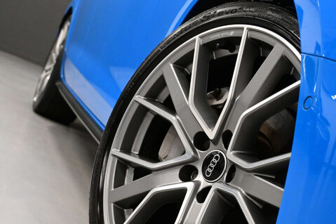 Audi A4 2.0 A4 Vorsprung 40 TDI MHEV Q Semi-Auto 4WD 5dr 9