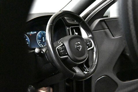 Volvo XC60 2.0 XC60 R-Design Pro D5 PowerPulse AWD Auto 4WD 5dr 4