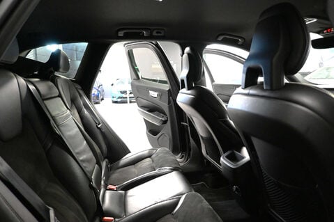 Volvo XC60 2.0 XC60 R-Design Pro D5 PowerPulse AWD Auto 4WD 5dr 23