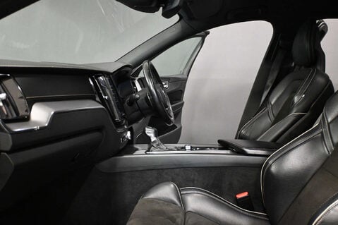 Volvo XC60 2.0 XC60 R-Design Pro D5 PowerPulse AWD Auto 4WD 5dr 44