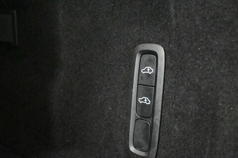 Volvo XC60 2.0 XC60 R-Design Pro D5 PowerPulse AWD Auto 4WD 5dr 31