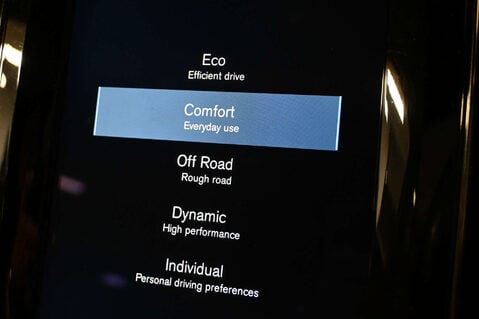 Volvo XC60 2.0 XC60 R-Design Pro D5 PowerPulse AWD Auto 4WD 5dr 38