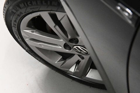 Volkswagen Golf 2.0 Golf R-Line TDI 5dr 38