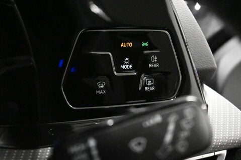 Volkswagen Golf 2.0 Golf R-Line TDI 5dr 42