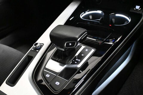 Audi A4 2.0 A4 S Line 35 TFSI MHEV Semi-Auto 4dr 31