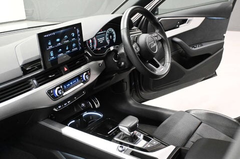 Audi A4 2.0 A4 S Line 35 TFSI MHEV Semi-Auto 4dr 47