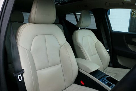 Volvo XC40 2.0 XC40 Inscription Pro T4 AWD Auto 4WD 5dr 4