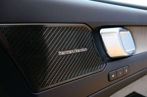 Volvo XC40 2.0 XC40 Inscription Pro T4 AWD Auto 4WD 5dr 28